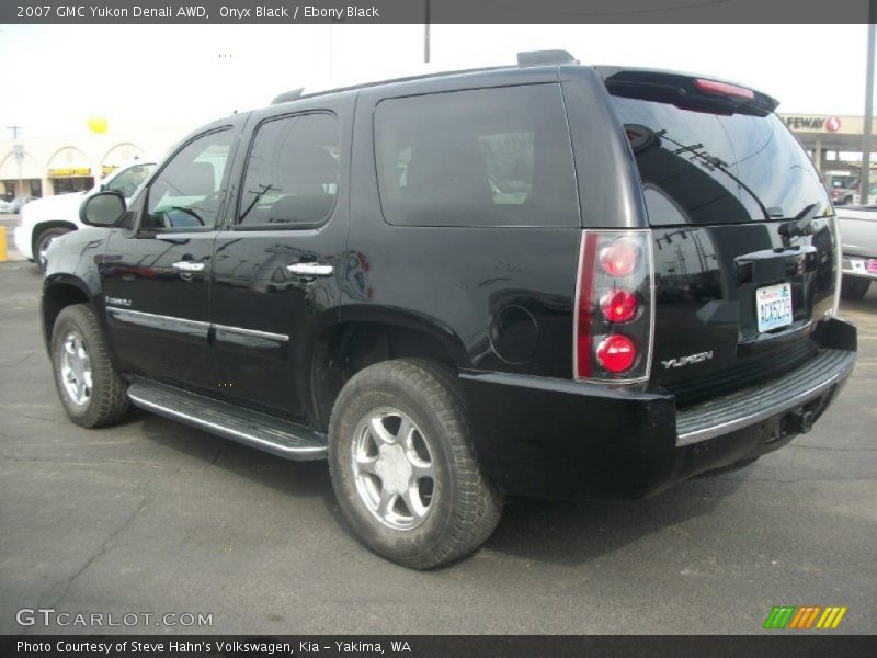 Onyx Black / Ebony Black 2007 GMC Yukon Denali AWD