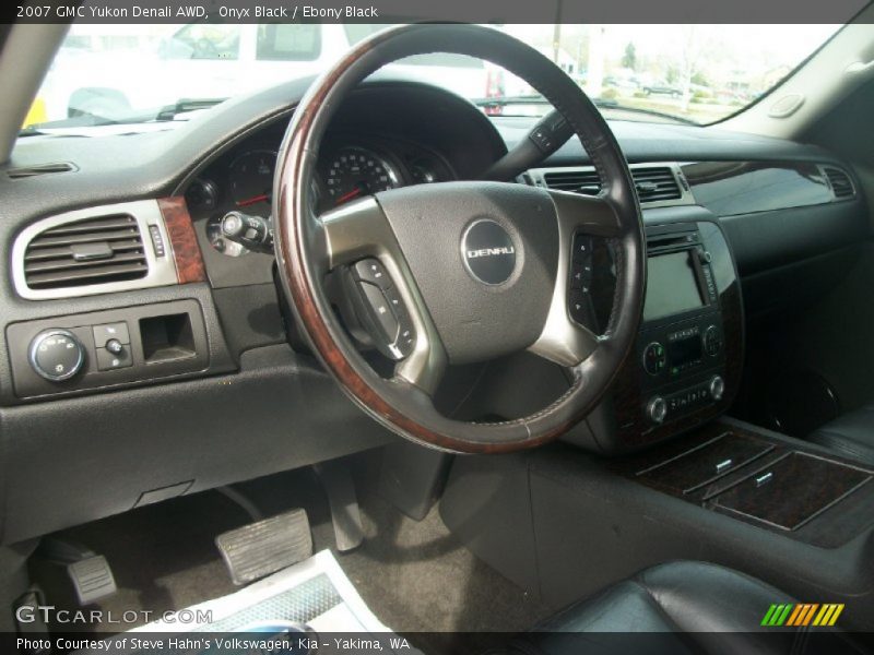 Onyx Black / Ebony Black 2007 GMC Yukon Denali AWD