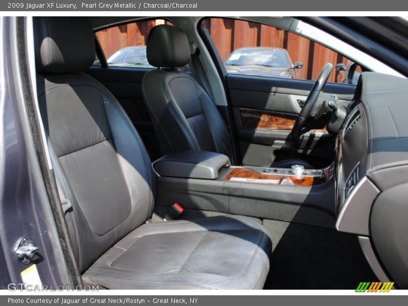 Pearl Grey Metallic / Charcoal/Charcoal 2009 Jaguar XF Luxury