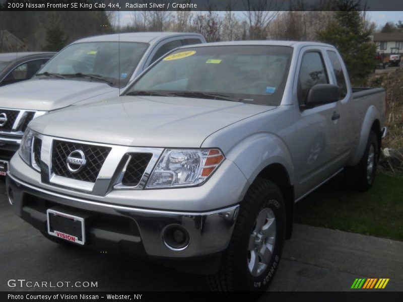 Radiant Silver / Graphite 2009 Nissan Frontier SE King Cab 4x4