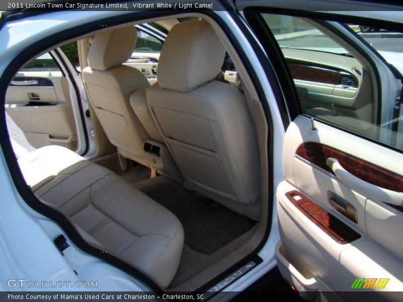 Vibrant White / Light Camel 2011 Lincoln Town Car Signature Limited