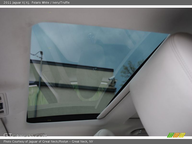 Polaris White / Ivory/Truffle 2011 Jaguar XJ XJ