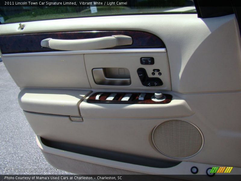 Vibrant White / Light Camel 2011 Lincoln Town Car Signature Limited