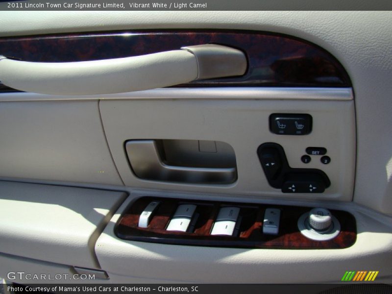 Vibrant White / Light Camel 2011 Lincoln Town Car Signature Limited