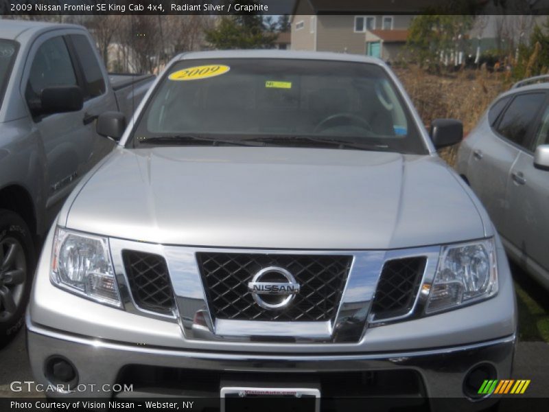 Radiant Silver / Graphite 2009 Nissan Frontier SE King Cab 4x4
