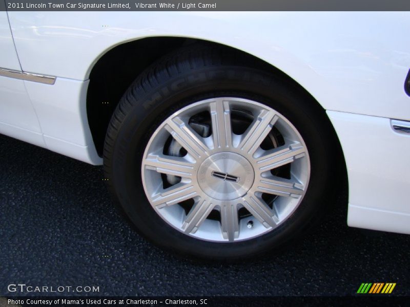 Vibrant White / Light Camel 2011 Lincoln Town Car Signature Limited