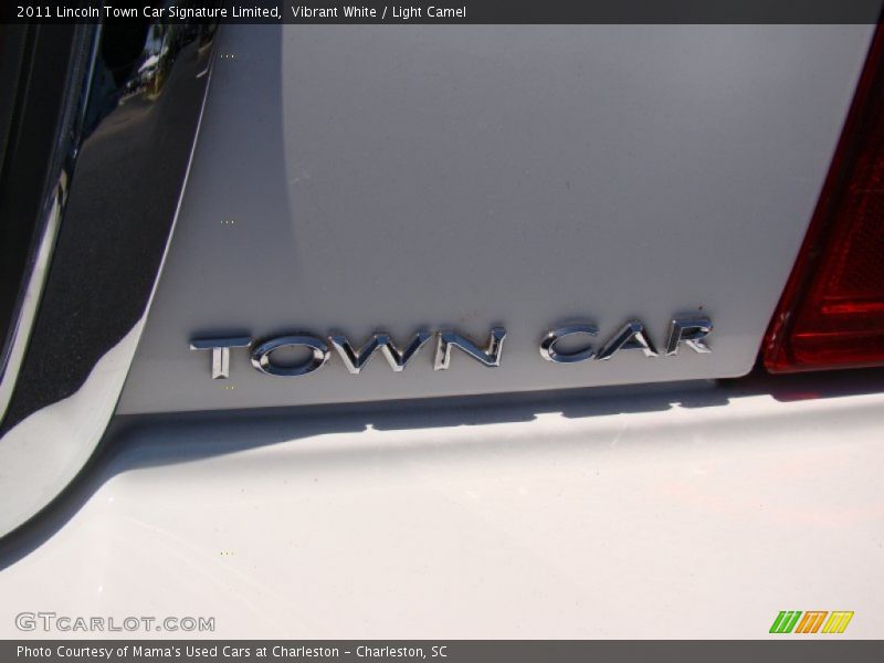 Vibrant White / Light Camel 2011 Lincoln Town Car Signature Limited