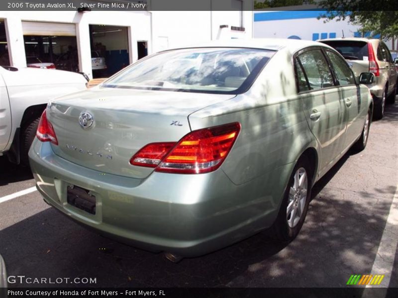 Silver Pine Mica / Ivory 2006 Toyota Avalon XL