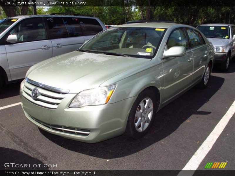 Silver Pine Mica / Ivory 2006 Toyota Avalon XL