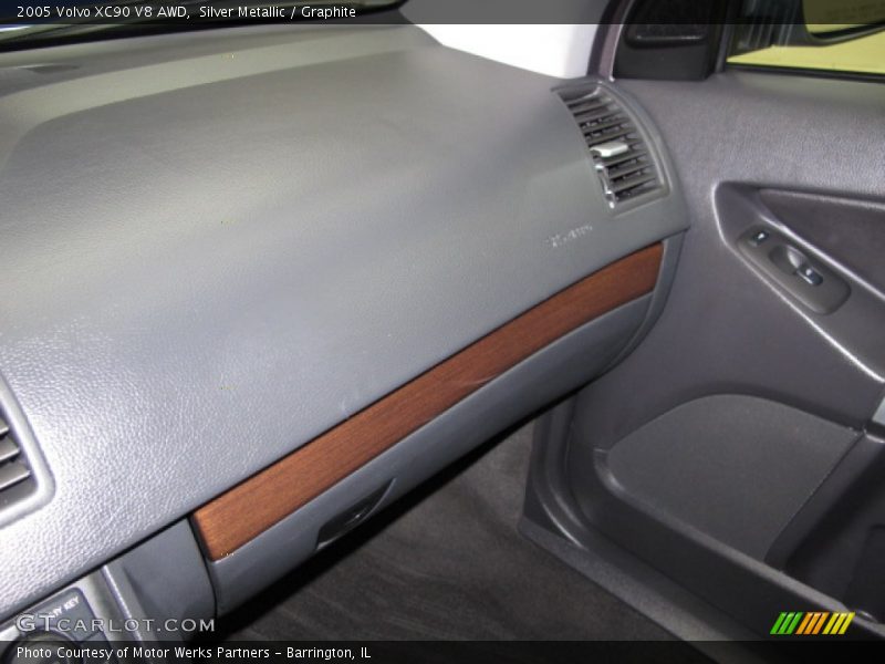 Silver Metallic / Graphite 2005 Volvo XC90 V8 AWD