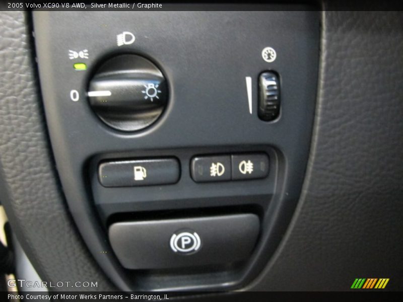 Silver Metallic / Graphite 2005 Volvo XC90 V8 AWD