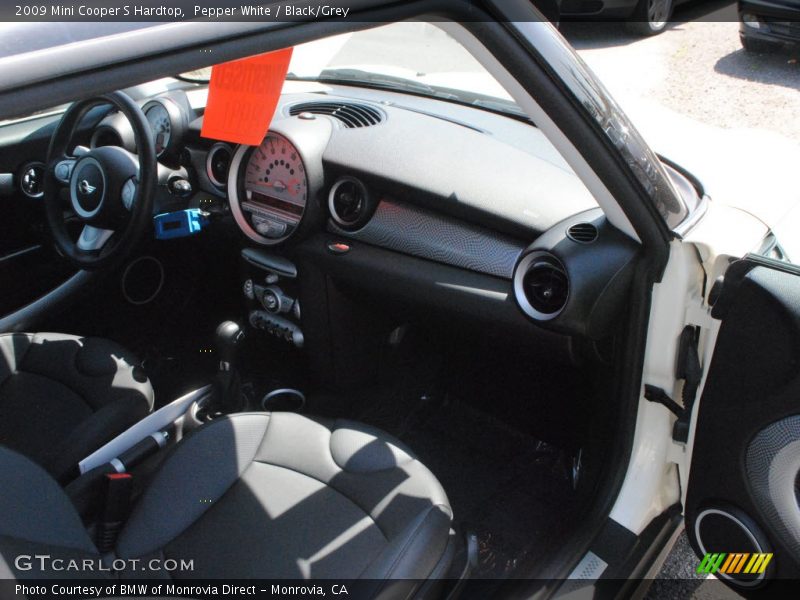 Pepper White / Black/Grey 2009 Mini Cooper S Hardtop