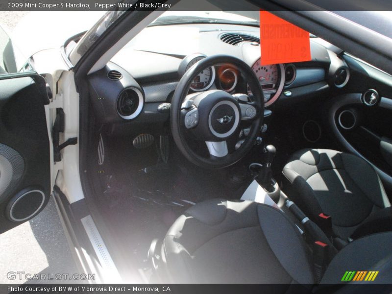 Pepper White / Black/Grey 2009 Mini Cooper S Hardtop