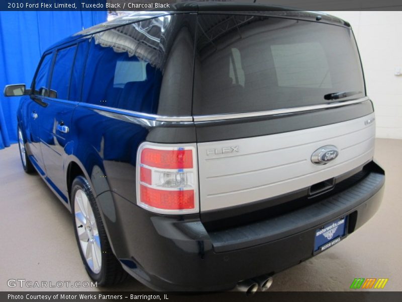 Tuxedo Black / Charcoal Black 2010 Ford Flex Limited