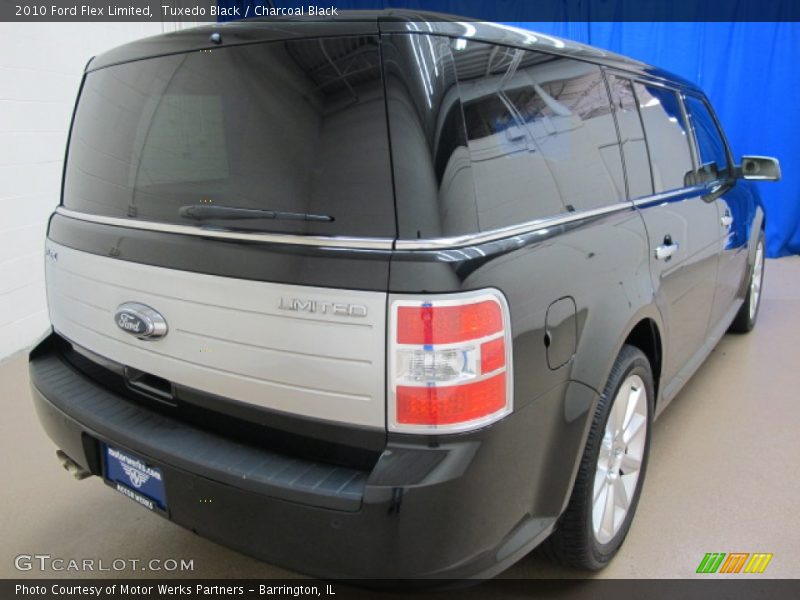 Tuxedo Black / Charcoal Black 2010 Ford Flex Limited