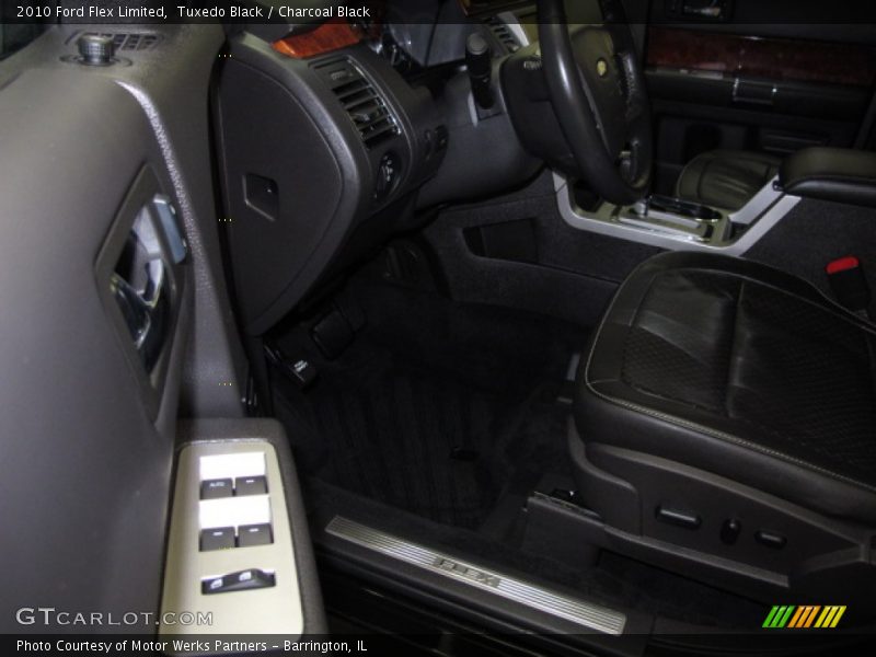 Tuxedo Black / Charcoal Black 2010 Ford Flex Limited