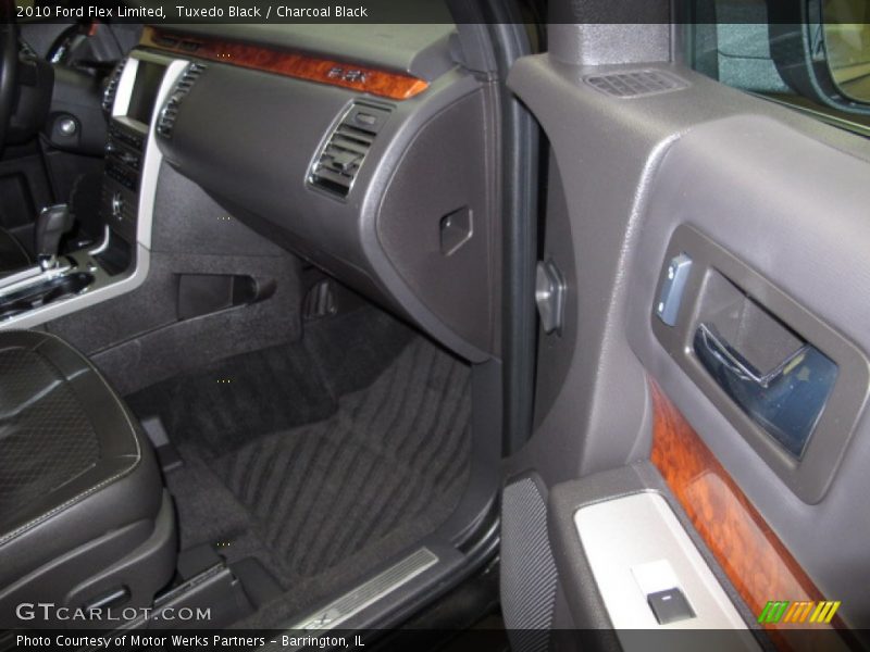 Tuxedo Black / Charcoal Black 2010 Ford Flex Limited