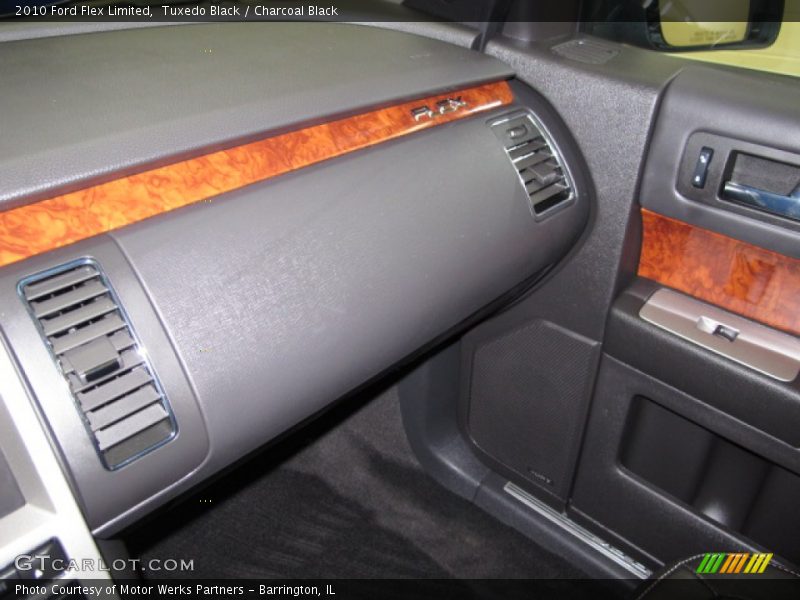 Tuxedo Black / Charcoal Black 2010 Ford Flex Limited
