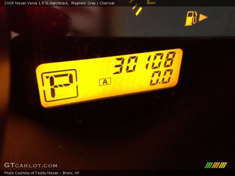 Magnetic Gray / Charcoal 2008 Nissan Versa 1.8 SL Hatchback