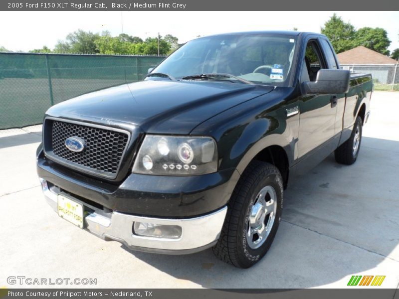 Black / Medium Flint Grey 2005 Ford F150 XLT Regular Cab