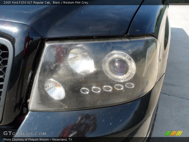 Black / Medium Flint Grey 2005 Ford F150 XLT Regular Cab