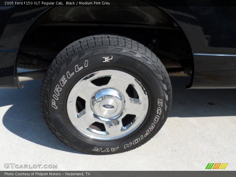 Black / Medium Flint Grey 2005 Ford F150 XLT Regular Cab