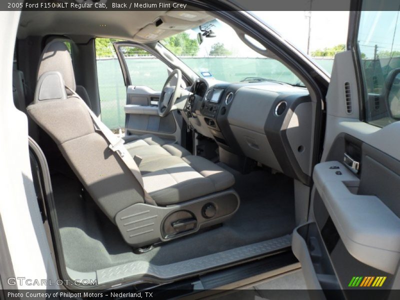 Black / Medium Flint Grey 2005 Ford F150 XLT Regular Cab