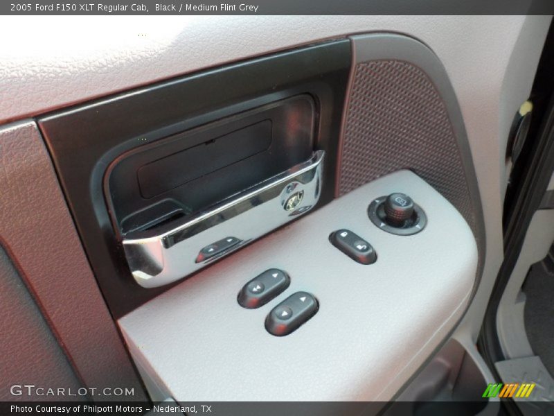 Black / Medium Flint Grey 2005 Ford F150 XLT Regular Cab