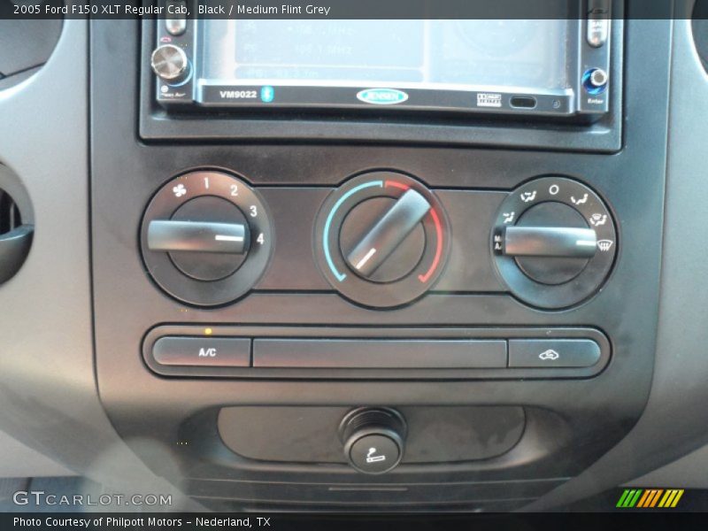 Black / Medium Flint Grey 2005 Ford F150 XLT Regular Cab