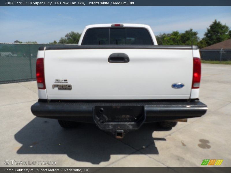 Oxford White / Medium Flint 2004 Ford F250 Super Duty FX4 Crew Cab 4x4