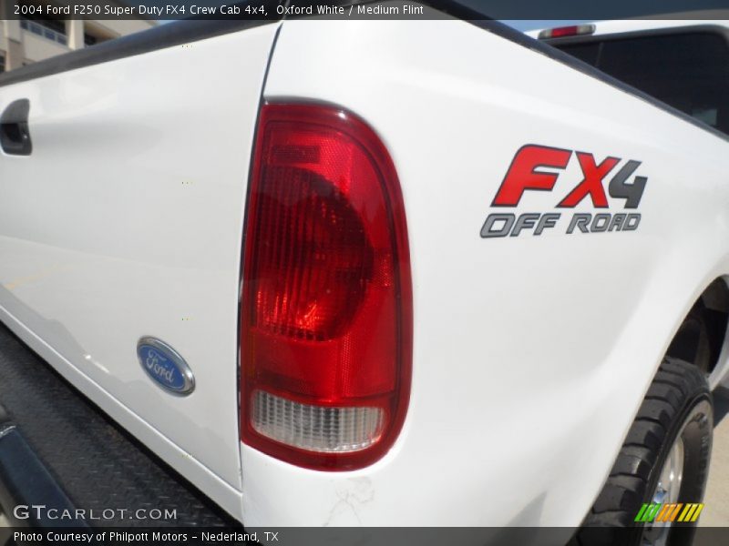 Oxford White / Medium Flint 2004 Ford F250 Super Duty FX4 Crew Cab 4x4