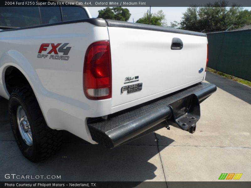 Oxford White / Medium Flint 2004 Ford F250 Super Duty FX4 Crew Cab 4x4