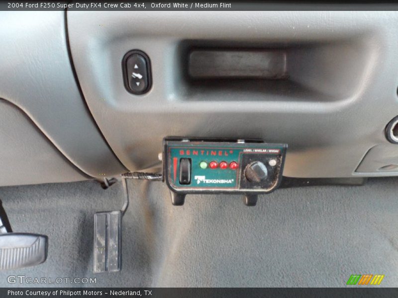 Oxford White / Medium Flint 2004 Ford F250 Super Duty FX4 Crew Cab 4x4