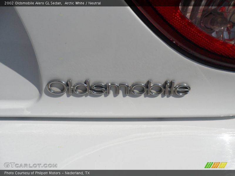 Arctic White / Neutral 2002 Oldsmobile Alero GL Sedan