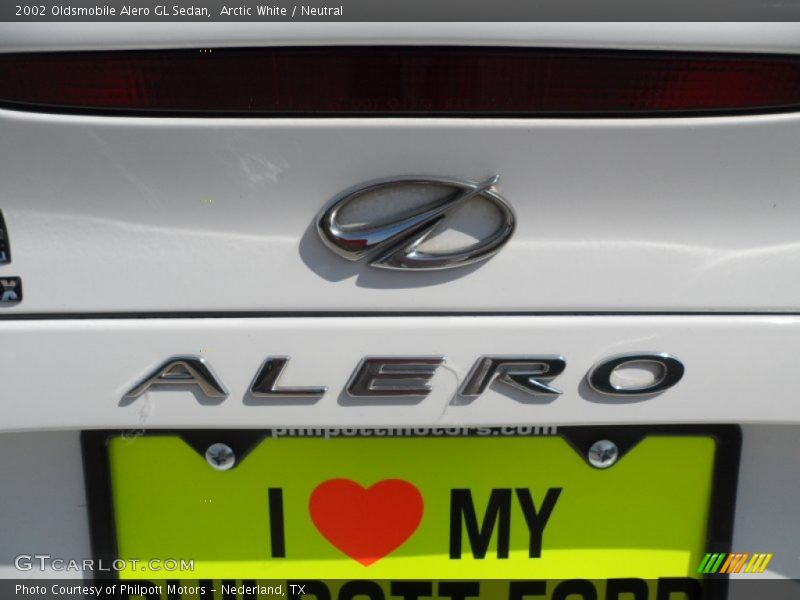 Arctic White / Neutral 2002 Oldsmobile Alero GL Sedan