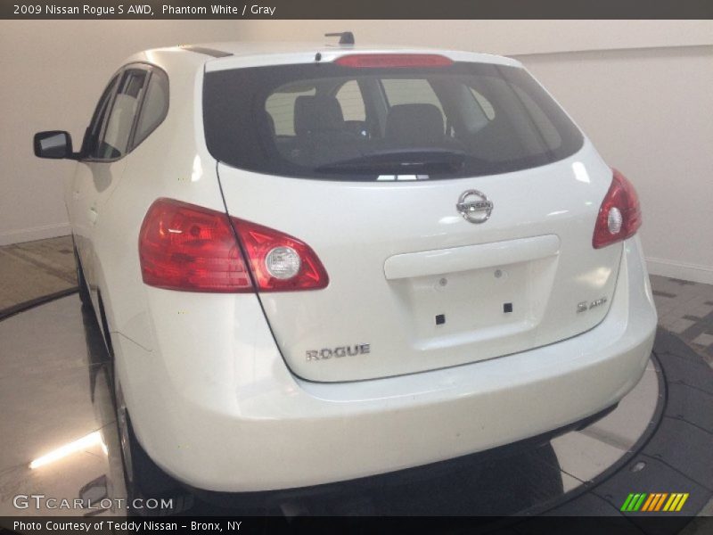 Phantom White / Gray 2009 Nissan Rogue S AWD