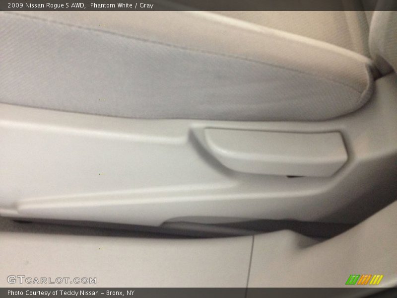 Phantom White / Gray 2009 Nissan Rogue S AWD