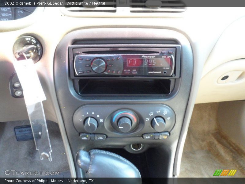 Arctic White / Neutral 2002 Oldsmobile Alero GL Sedan