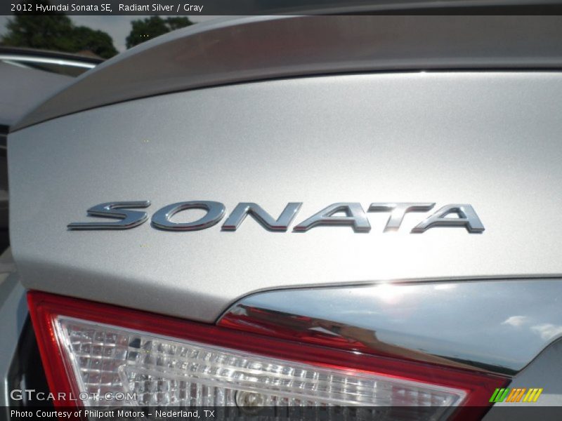 Radiant Silver / Gray 2012 Hyundai Sonata SE