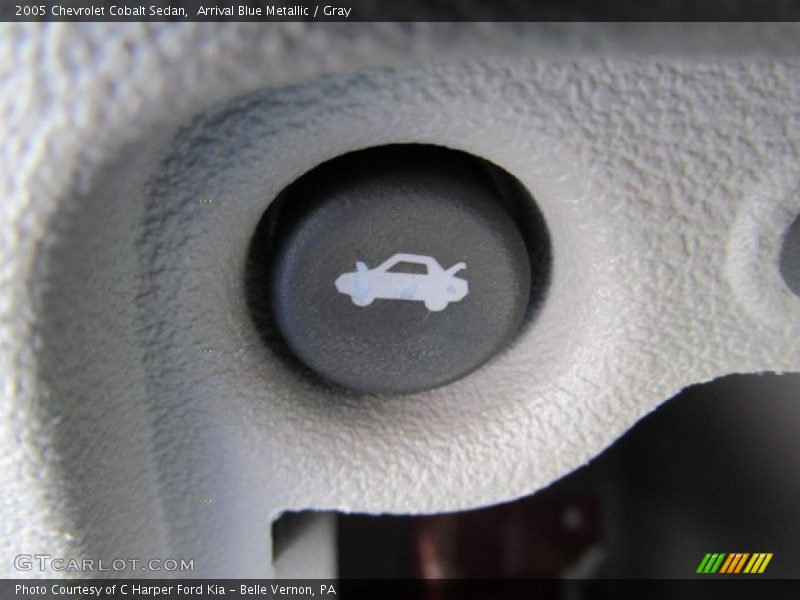Arrival Blue Metallic / Gray 2005 Chevrolet Cobalt Sedan
