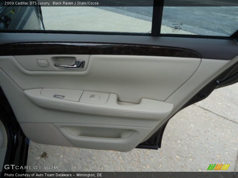 Black Raven / Shale/Cocoa 2009 Cadillac DTS Luxury