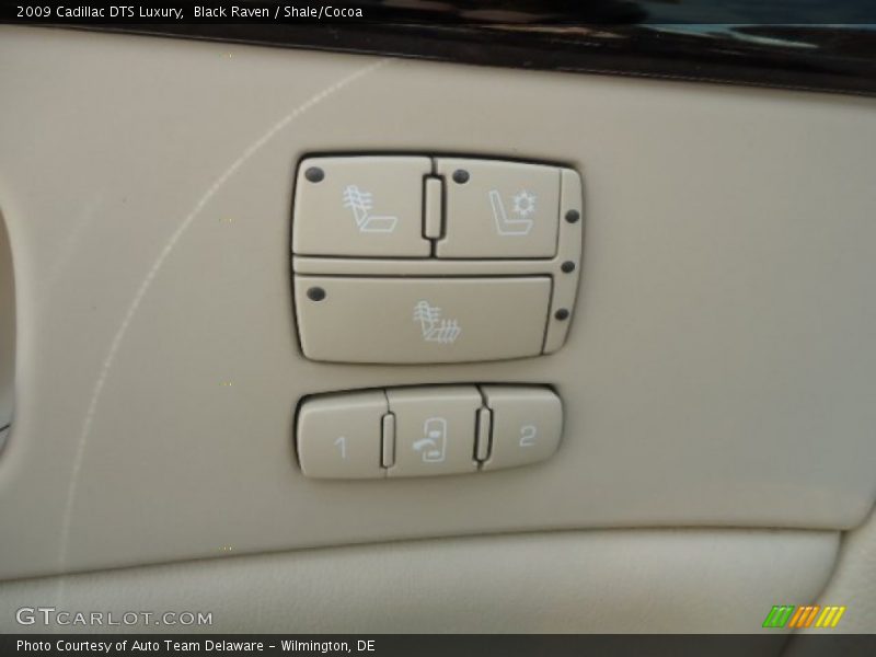 Black Raven / Shale/Cocoa 2009 Cadillac DTS Luxury
