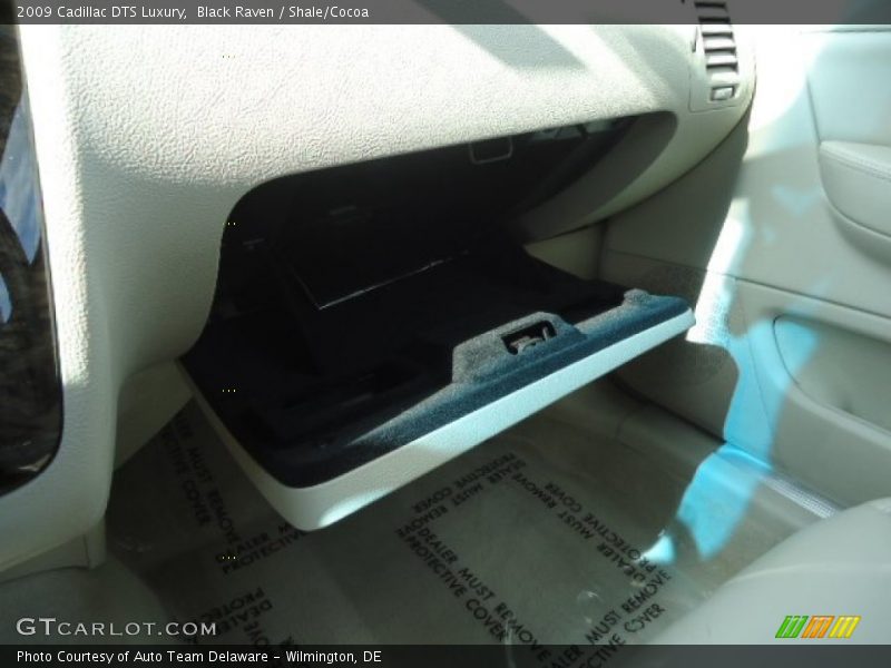 Black Raven / Shale/Cocoa 2009 Cadillac DTS Luxury