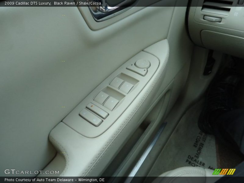 Black Raven / Shale/Cocoa 2009 Cadillac DTS Luxury