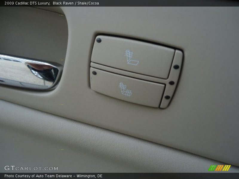 Black Raven / Shale/Cocoa 2009 Cadillac DTS Luxury