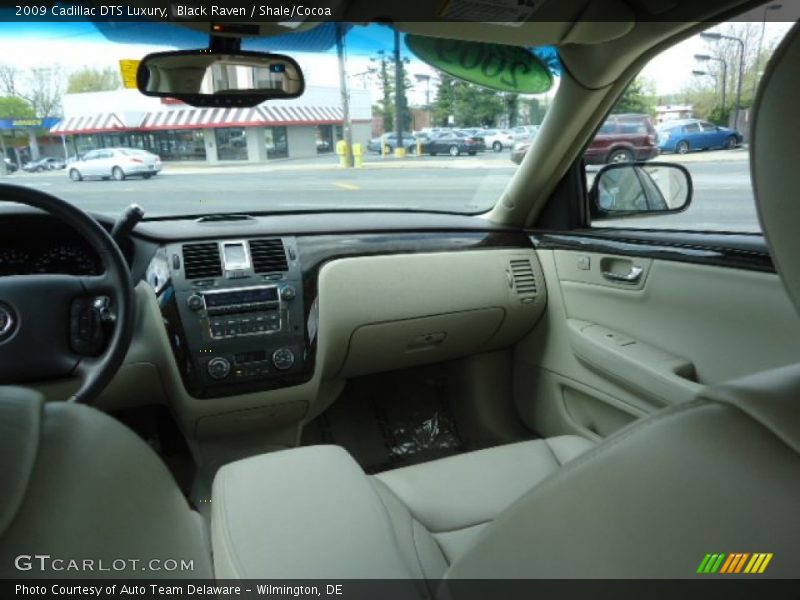 Black Raven / Shale/Cocoa 2009 Cadillac DTS Luxury
