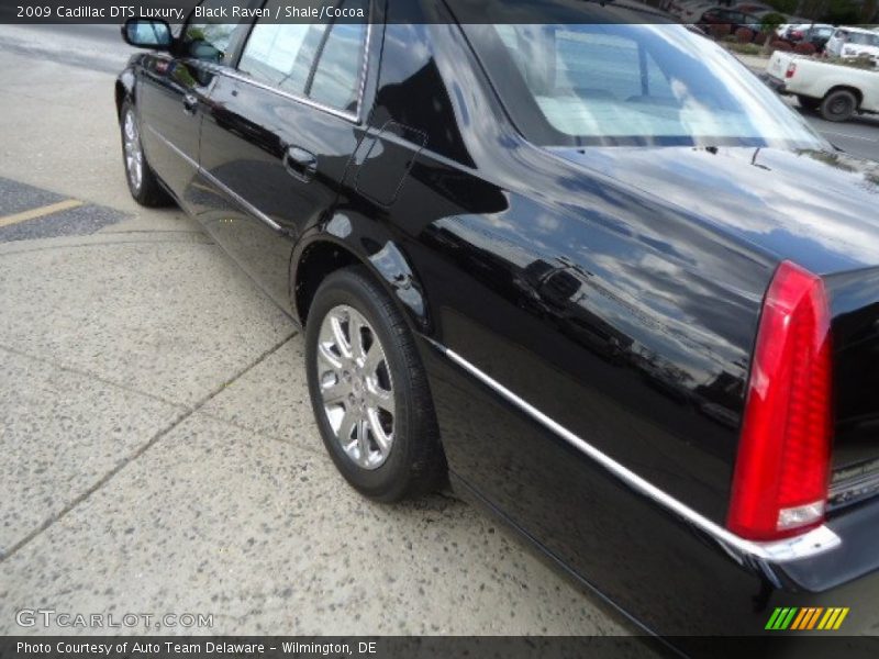 Black Raven / Shale/Cocoa 2009 Cadillac DTS Luxury