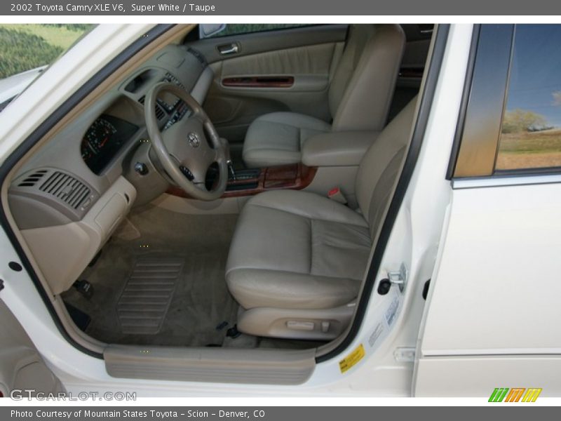 Super White / Taupe 2002 Toyota Camry XLE V6