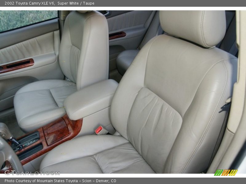 Super White / Taupe 2002 Toyota Camry XLE V6