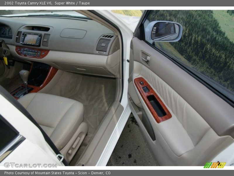 Super White / Taupe 2002 Toyota Camry XLE V6